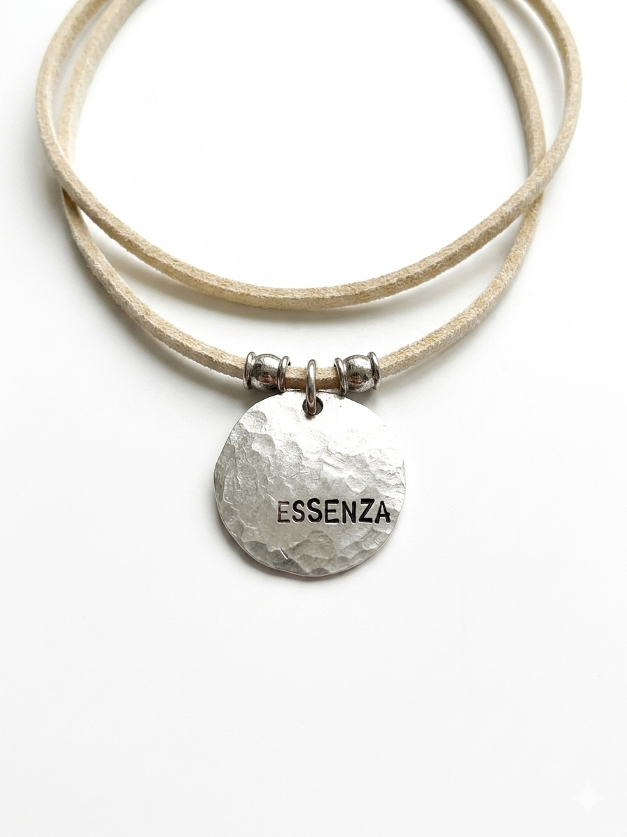 Collana medaglia Essenza martellata argento