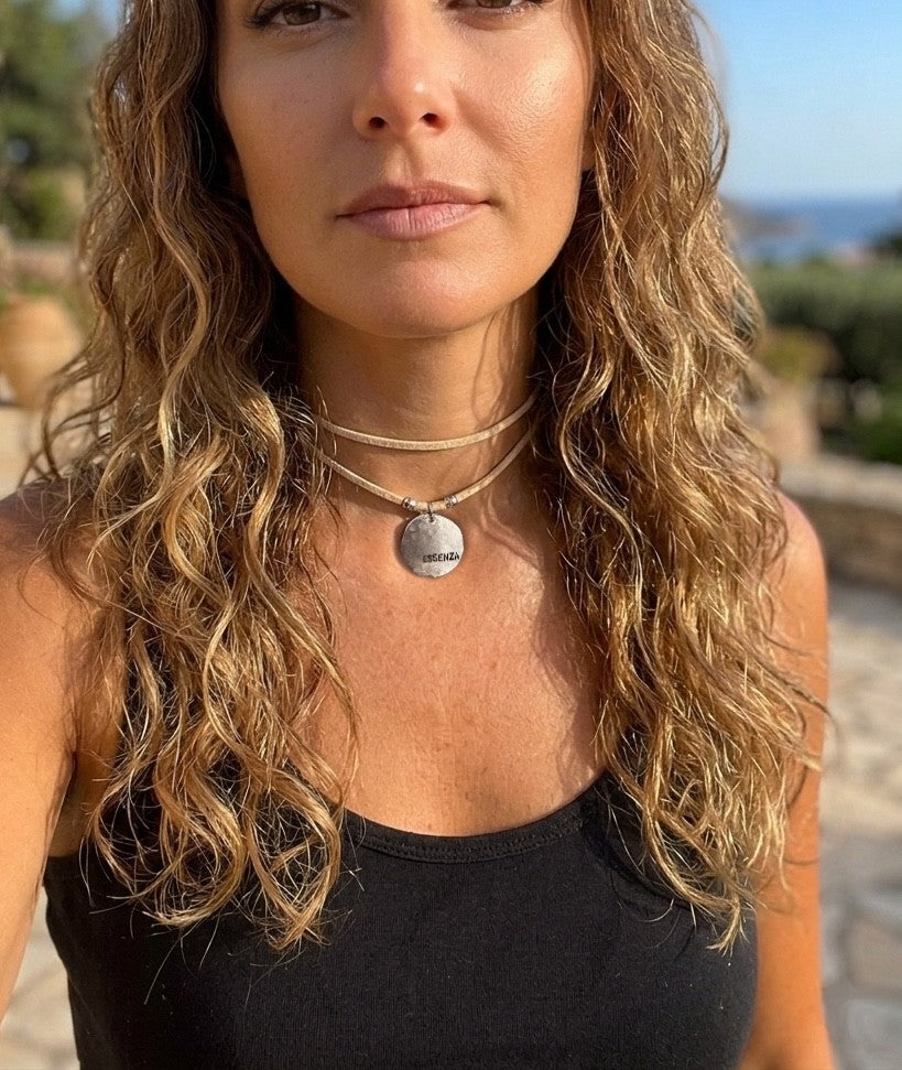 Collana medaglia Essenza martellata argento