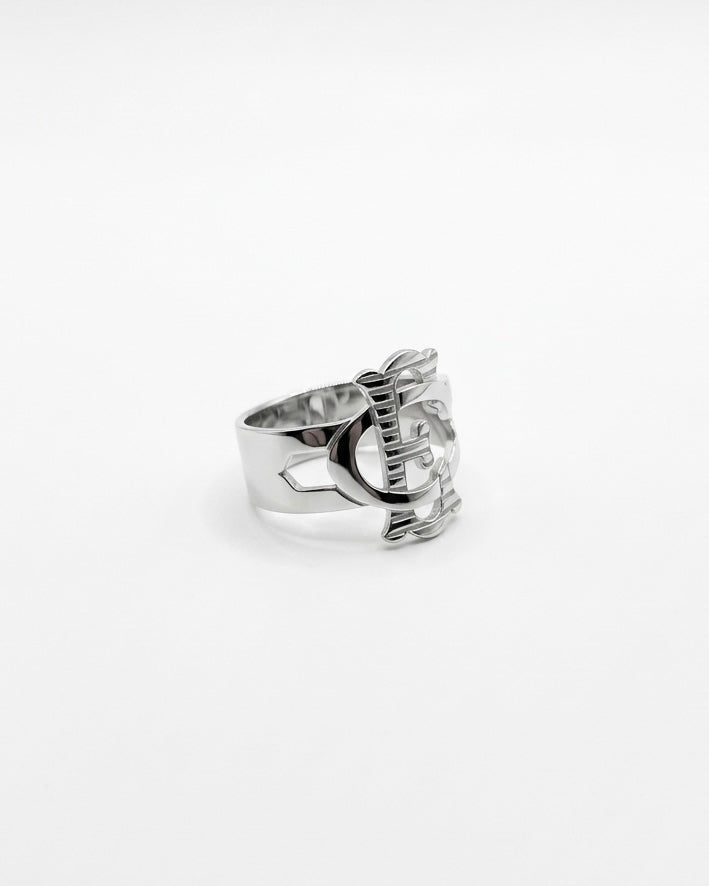 Anello argento 925 lavorato a mano con lettere intrecciate monoramma personalizzabile treseinove borgo orefici