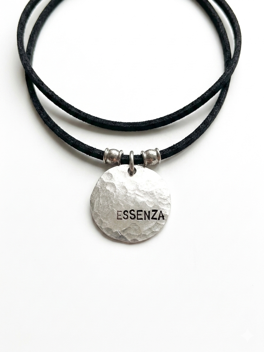 Collana medaglia Essenza martellata argento