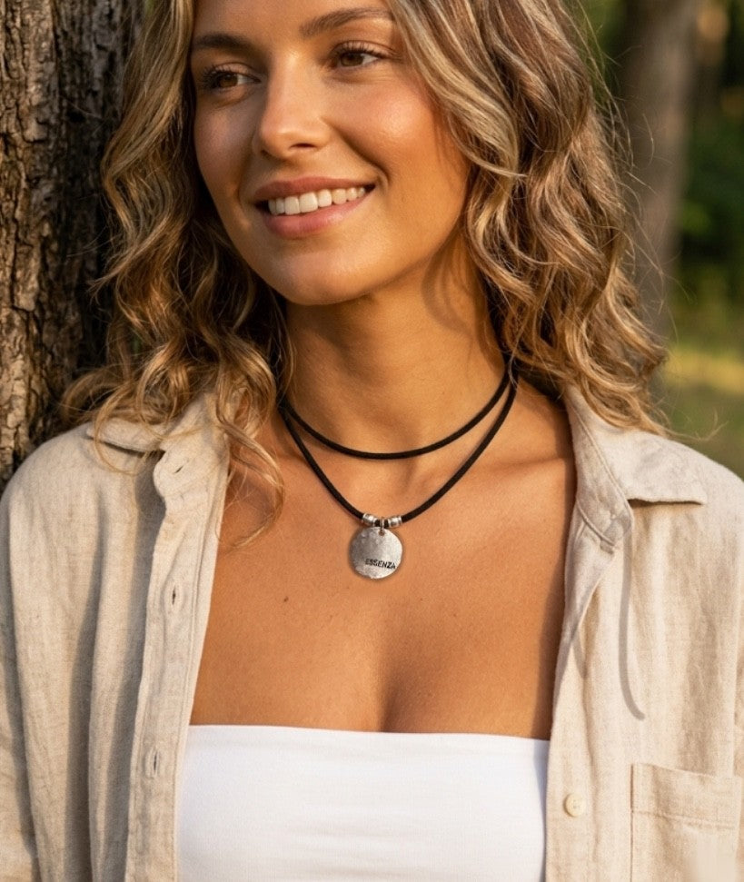 Collana medaglia Essenza martellata argento