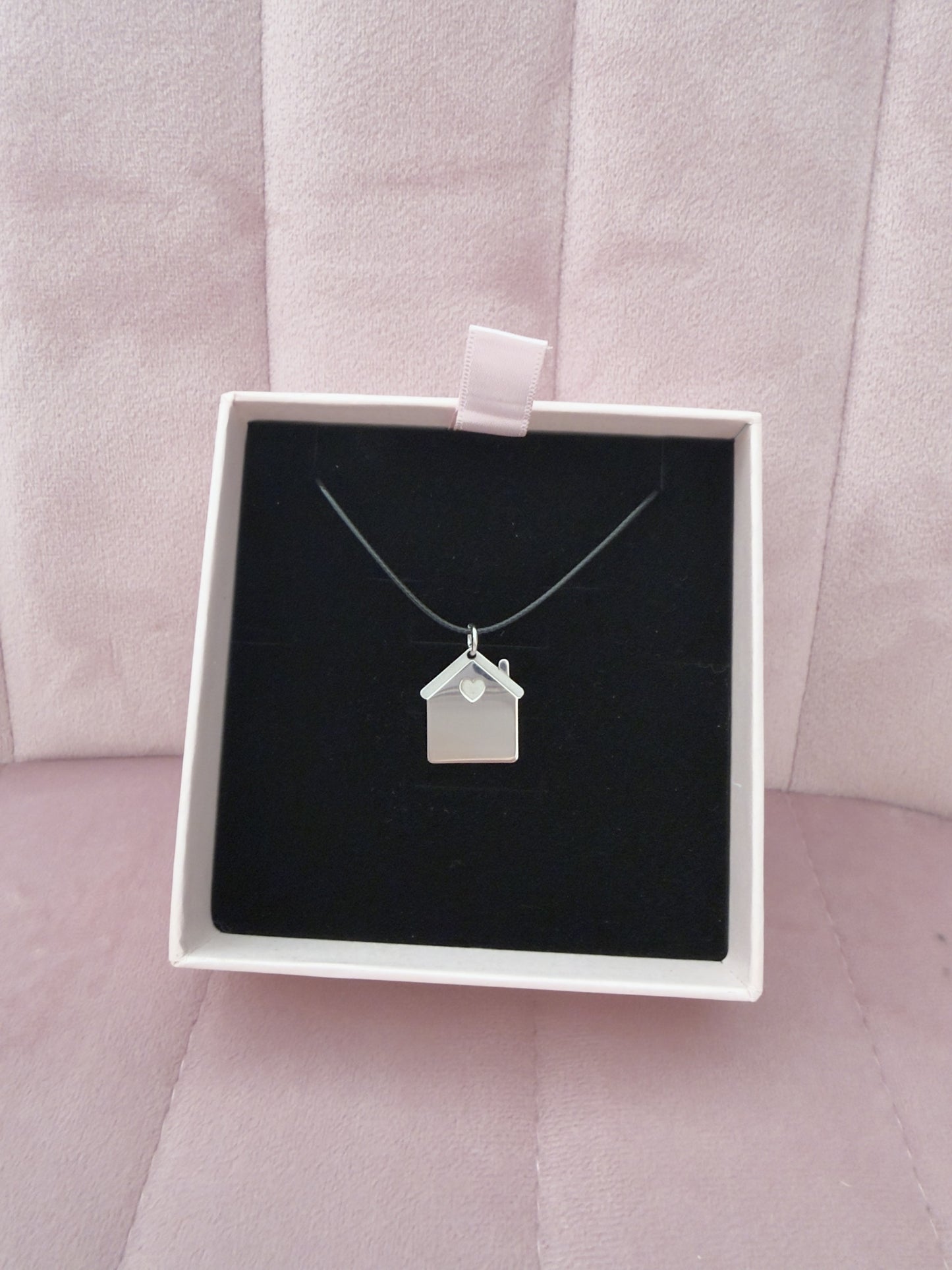 Collana medaglia pendente Casa in argento 925 lavorazione artigianale personalizzabile con incisione Treseinove gioielli