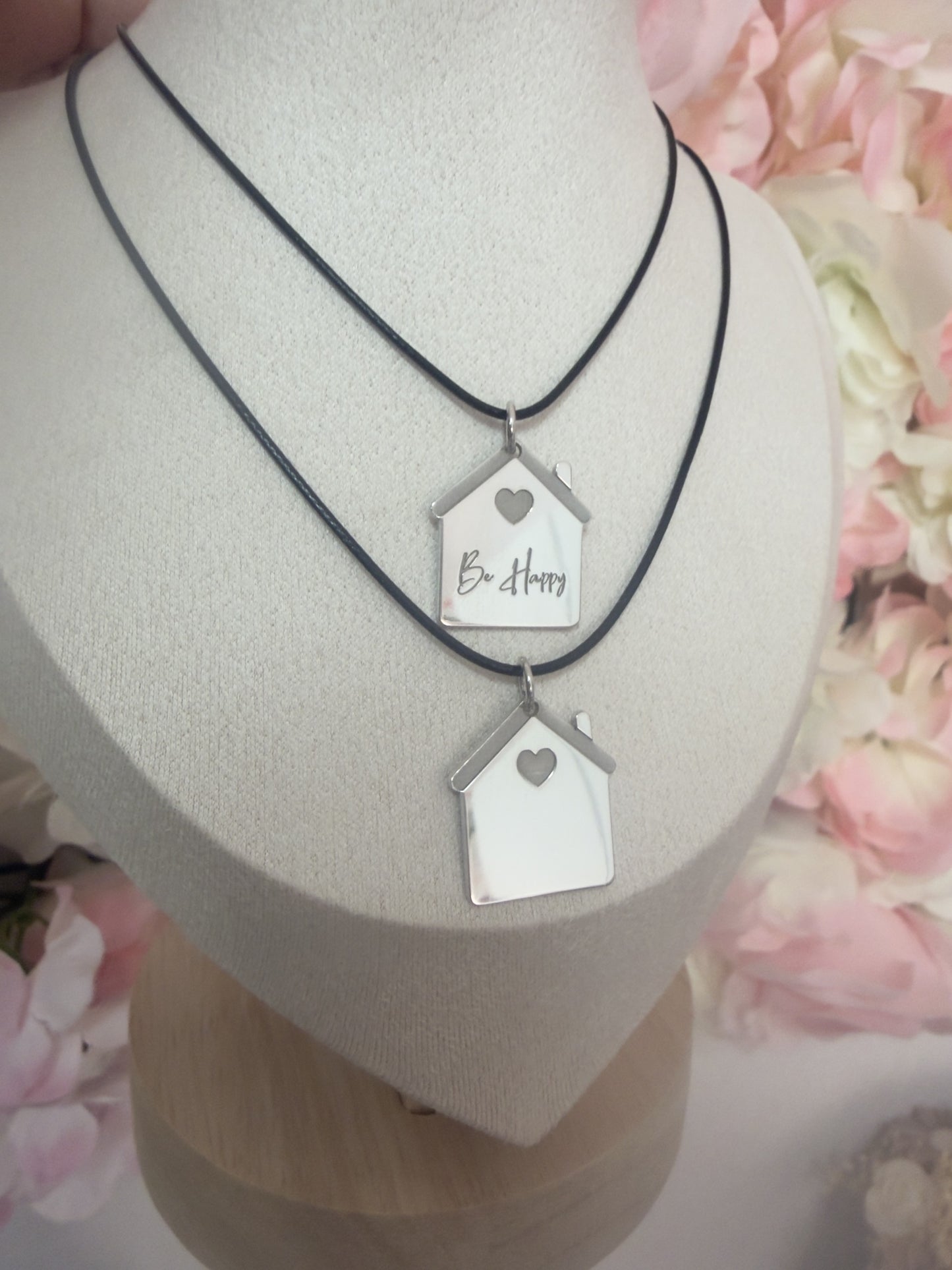 Collana medaglia pendente Casa in argento 925 lavorazione artigianale personalizzabile con incisione Treseinove gioielli