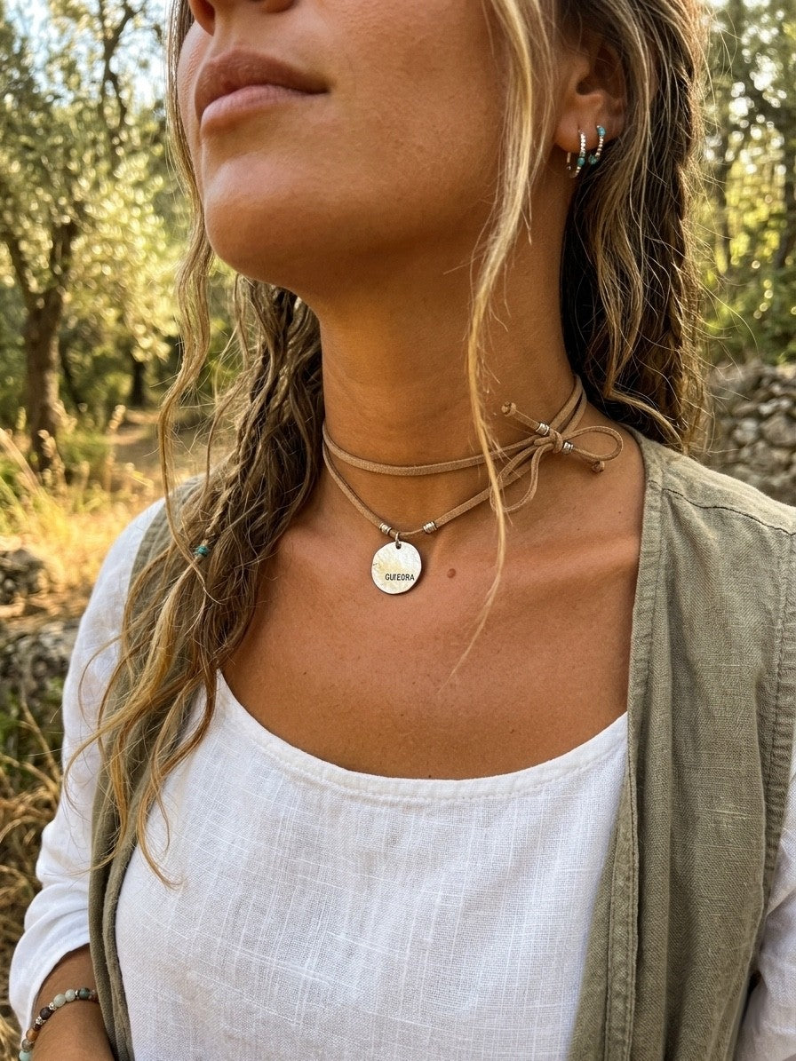 Collana medaglia Qui e Ora martellata argento